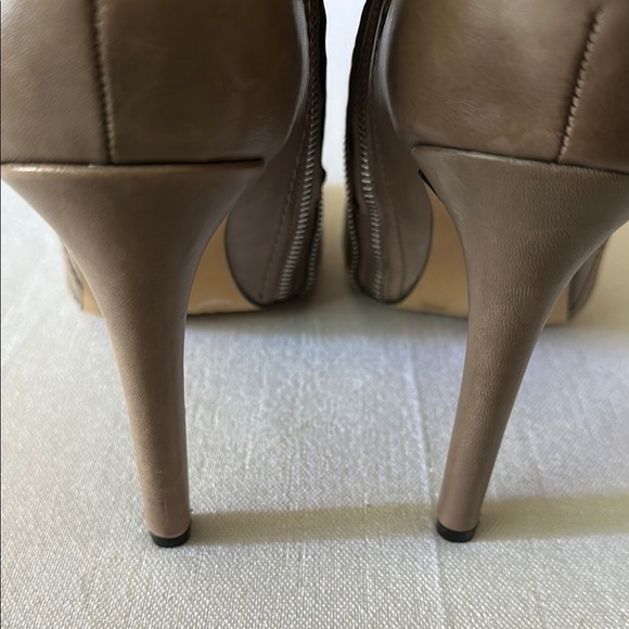 EUC Vince Camuto Tan Peep-Toe Ankle Booties - Picture 5 of 7